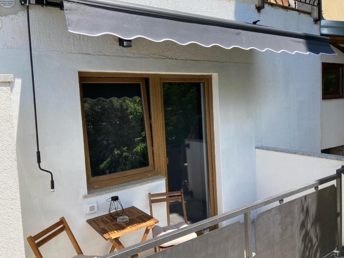 Rooms And Apartment Feral โรวีน ภายนอก รูปภาพ