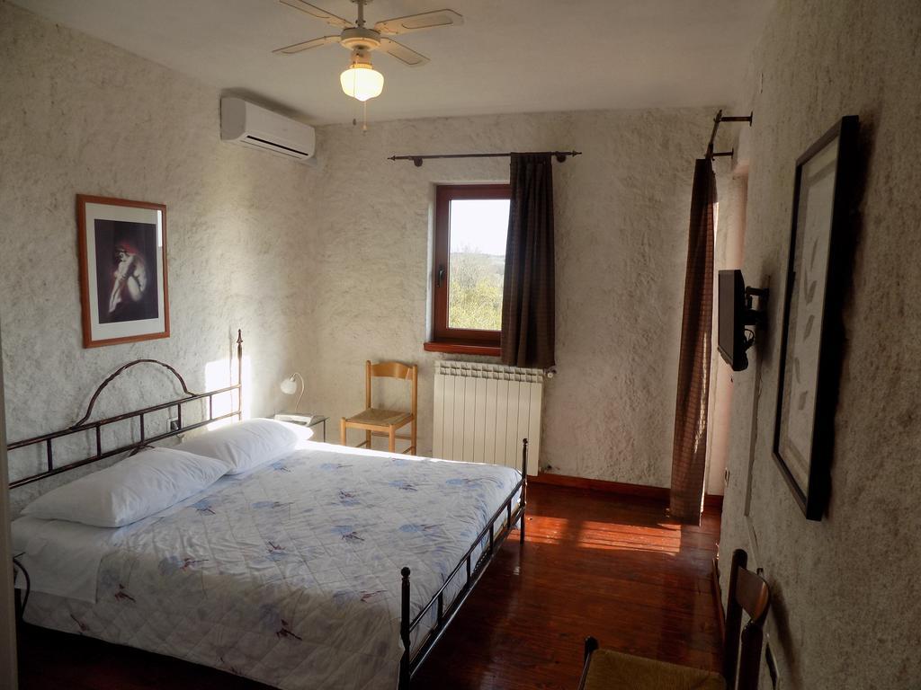 Rooms And Apartment Feral โรวีน ภายนอก รูปภาพ