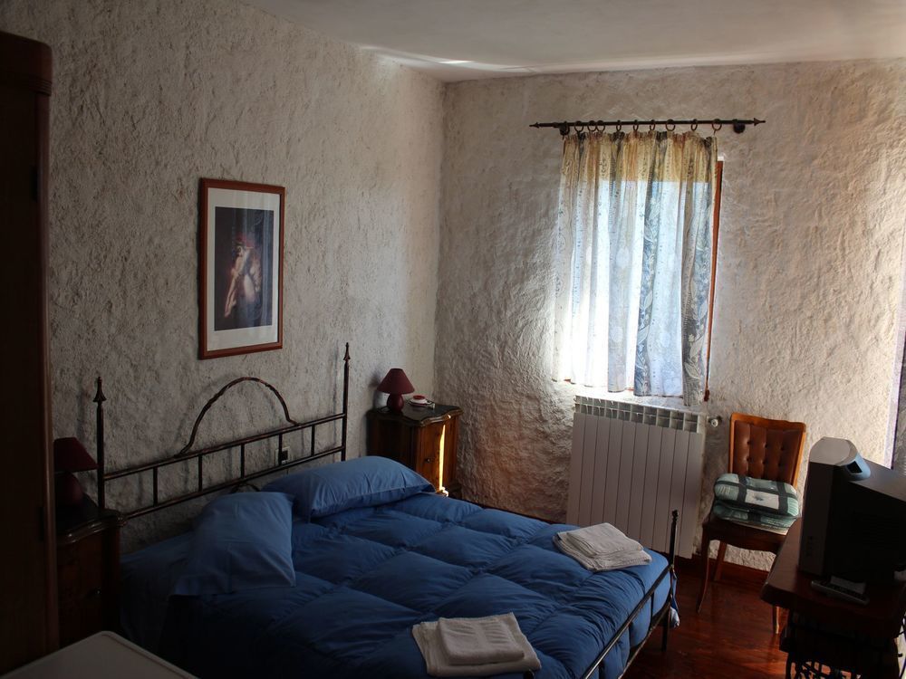 Rooms And Apartment Feral โรวีน ภายนอก รูปภาพ