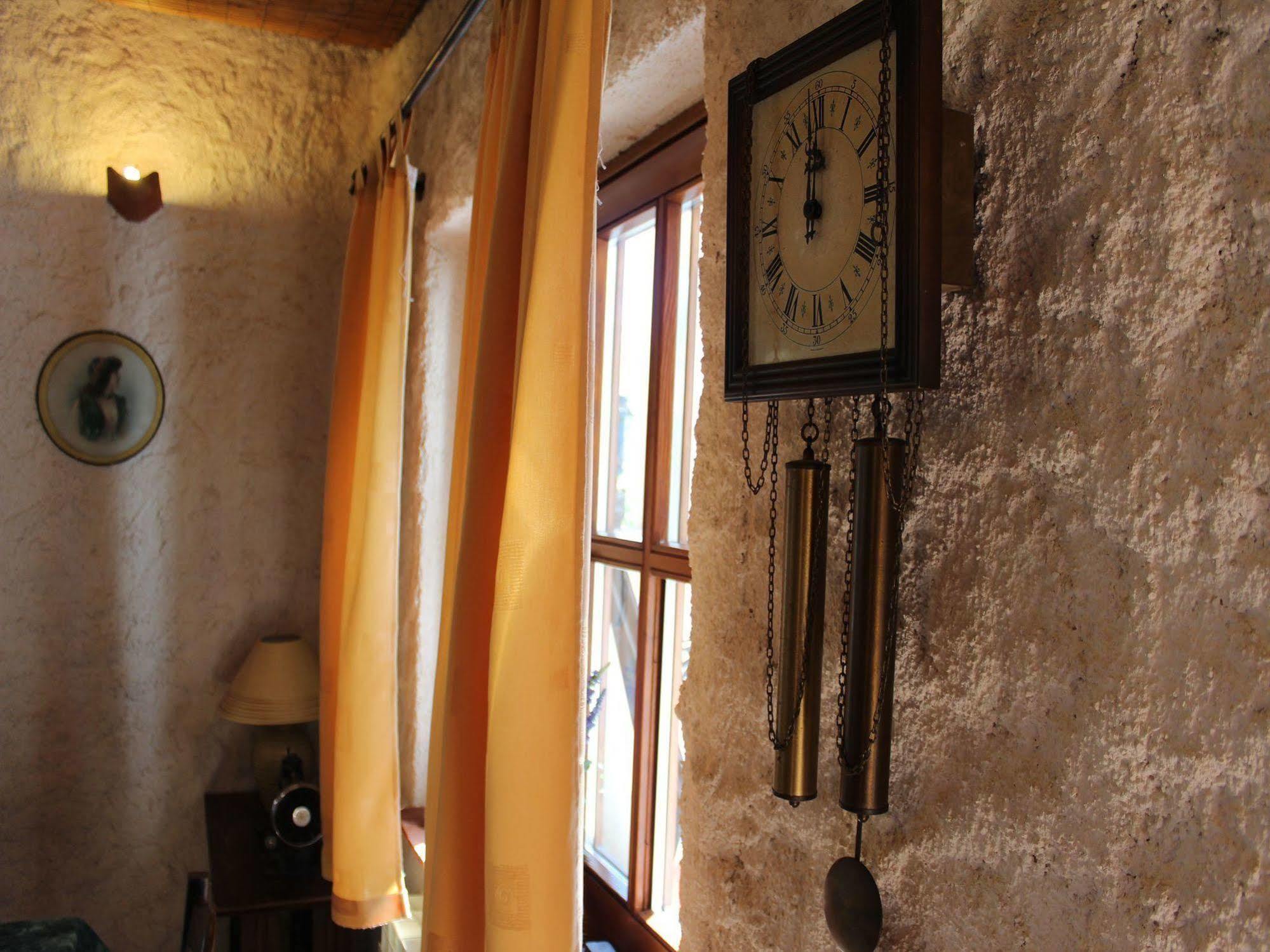 Rooms And Apartment Feral โรวีน ภายนอก รูปภาพ