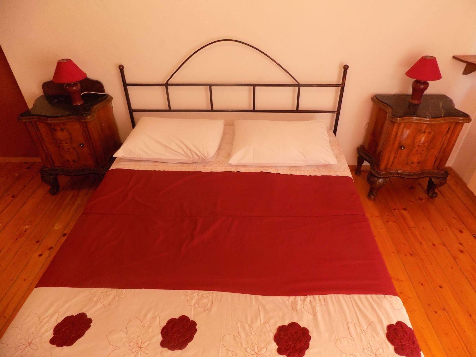 Rooms And Apartment Feral โรวีน ภายนอก รูปภาพ